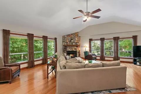 565 Tanglewood Ct, Algonquin, IL 60102 photo 9