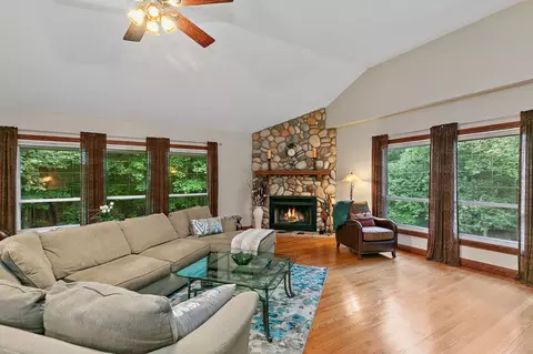 565 Tanglewood Ct, Algonquin, IL 60102 photo 7
