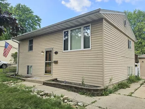 406 Singapore Ln, Carpentersville, IL 60110