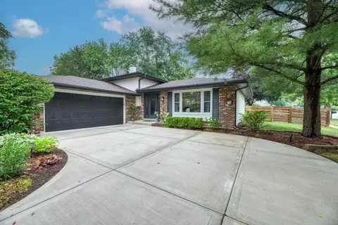 23 W330 Chantilly Ct, Naperville, IL 60540