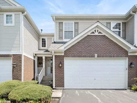 241 Lineas Ln, Geneva, IL 60134