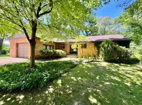 2217 Hawthorne Ln, Waukegan, IL 60085