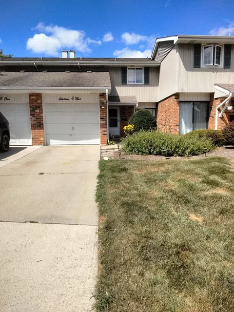 1613 Groton Ct, Wheaton, IL 60189