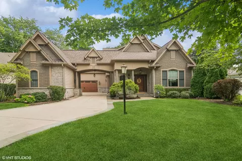 921 S Beverly Ln, Arlington Heights, IL 60005