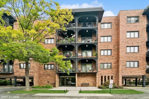 9356 Landings Ln #306, Des Plaines, IL 60016