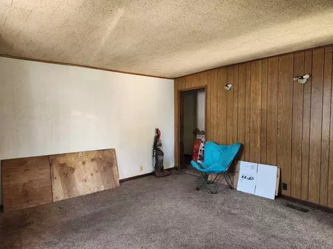 Living - 1524 E Percy Ave, Springfield, IL 62702 photo 1 of 5