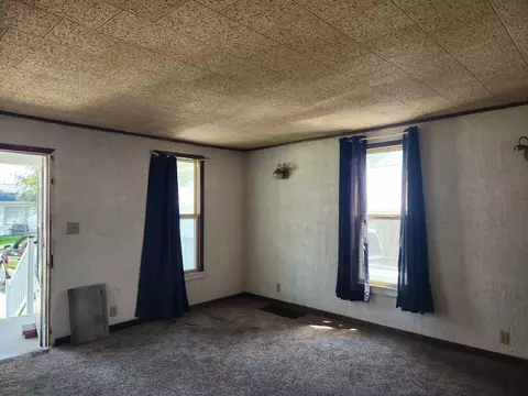Living - 1524 E Percy Ave, Springfield, IL 62702 photo 3 of 5