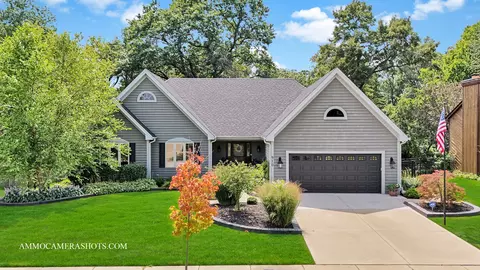910 Hampton Crse, West Chicago, IL 60185