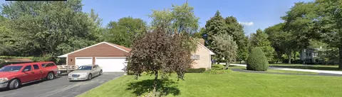810 Huber Ln, Glenview, IL 60025