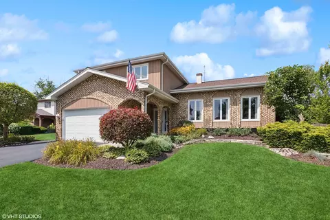 9038 Doral Ln, Orland Park, IL 60462