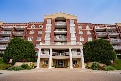 7041 W Touhy Ave #509, Niles, IL 60714