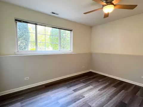 Bedroom - 81 Cantal Ct, Wheeling, IL 60090 photo 4 of 5