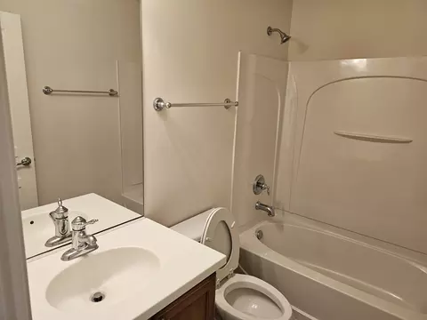 1014 Reserve Dr, Elgin, IL 60124 photo 18