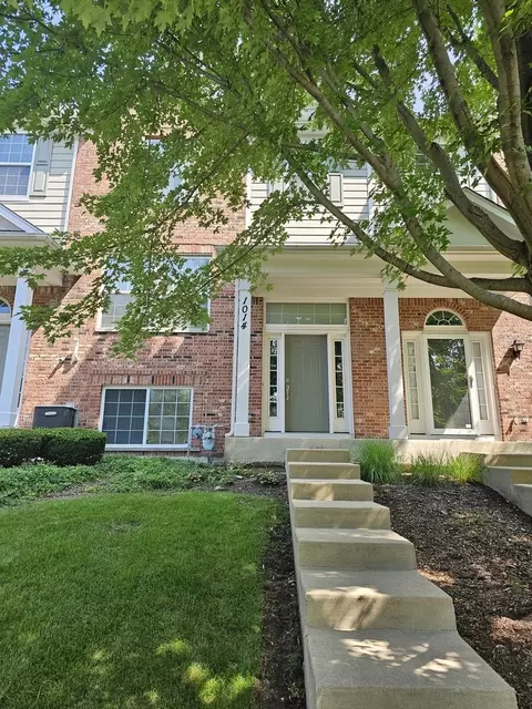1014 Reserve Dr, Elgin, IL 60124