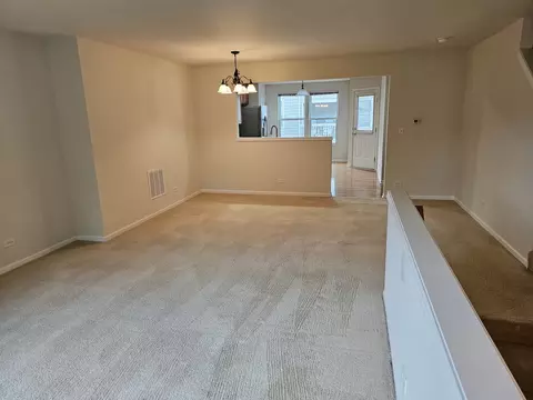 1014 Reserve Dr, Elgin, IL 60124 photo 5