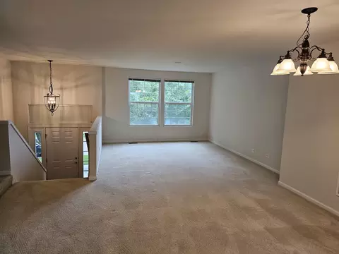 1014 Reserve Dr, Elgin, IL 60124 photo 3