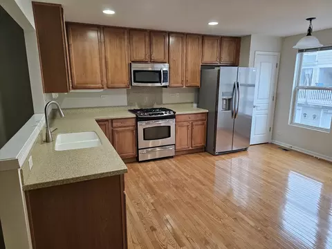 1014 Reserve Dr, Elgin, IL 60124 photo 7