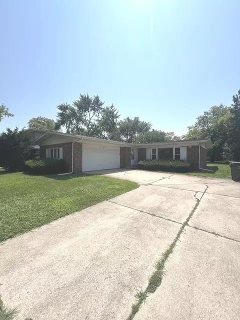 746 W Palm Dr, Glenwood, IL 60425