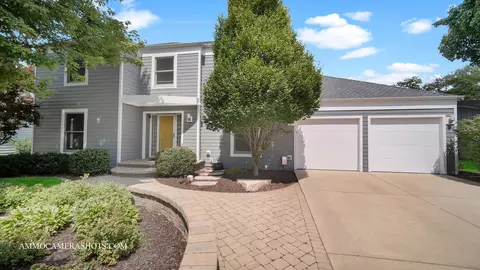 2063 Spring Green Dr, Wheaton, IL 60189