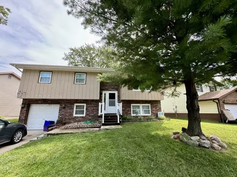 3656 N Meadowlark Dr, Decatur, IL 62526