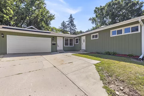 3230 Dartmouth Dr, Rockford, IL 61108