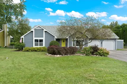 202 N Kent Rd, Mchenry, IL 60051