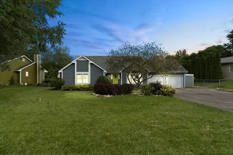 202 N Kent Rd, Mchenry, IL 60051 photo 2