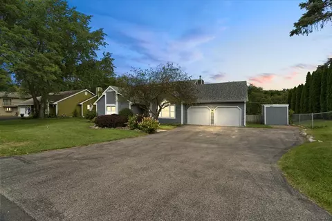 202 N Kent Rd, Mchenry, IL 60051 photo 4