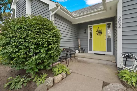 202 N Kent Rd, Mchenry, IL 60051 photo 10