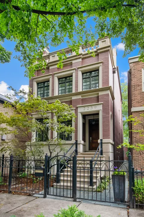 2239 N Wayne Ave, Chicago, IL 60614