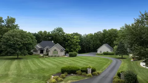 9201 N Raven Crest Ln, Byron, IL 61010