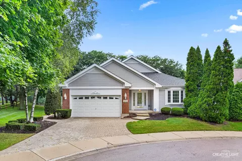 1028 Masters Pkwy, Aurora, IL 60506