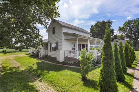 535 NE 3rd St, De Land, IL 61839 photo 2