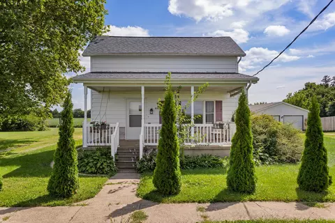 535 NE 3rd St, De Land, IL 61839