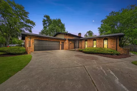 3245 N Manor Dr, Lansing, IL 60438 photo 4