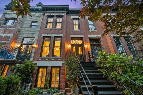 558 W Fullerton Pkwy, Chicago, IL 60614