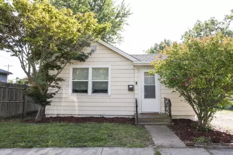 804 S Wright St, Bloomington, IL 61701