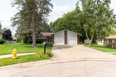 720 Mission Ct, Freeport, IL 61032