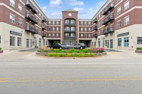 10 N Lake St #212, Grayslake, IL 60030
