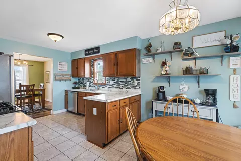 Kitchen - 911 Quill Dr, Roscoe, IL 61073 photo 1 of 3