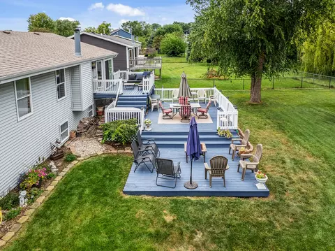 Exterior - 911 Quill Dr, Roscoe, IL 61073 photo 4 of 4