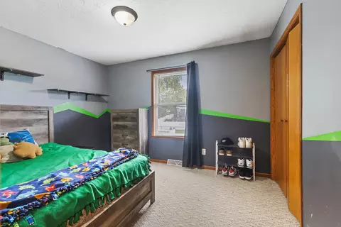 Bedroom - 911 Quill Dr, Roscoe, IL 61073 photo 1 of 8
