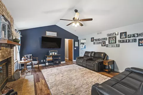Living - 911 Quill Dr, Roscoe, IL 61073 photo 3 of 3