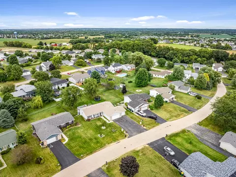 View/Area - 911 Quill Dr, Roscoe, IL 61073 photo 7 of 8