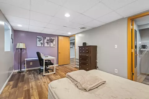 Bedroom - 911 Quill Dr, Roscoe, IL 61073 photo 6 of 8