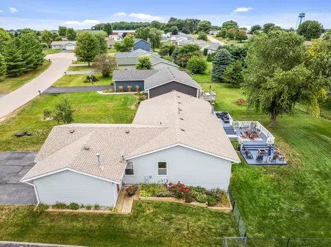 View/Area - 911 Quill Dr, Roscoe, IL 61073 photo 3 of 8