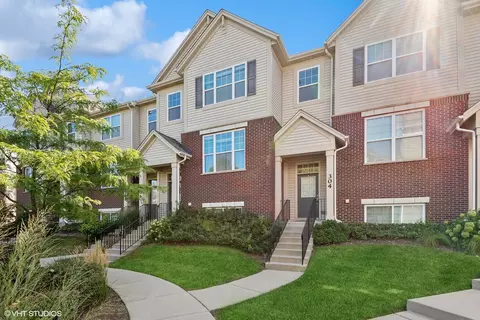 304 Concord Ct, Morton Grove, IL 60053
