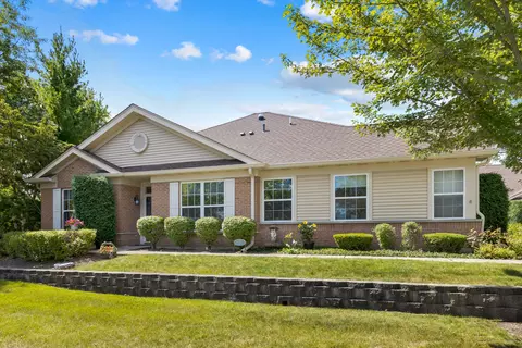 2128 Carillon Dr, Grayslake, IL 60030