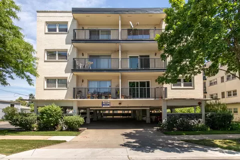 8001 Lockwood Ave #306, Skokie, IL 60077