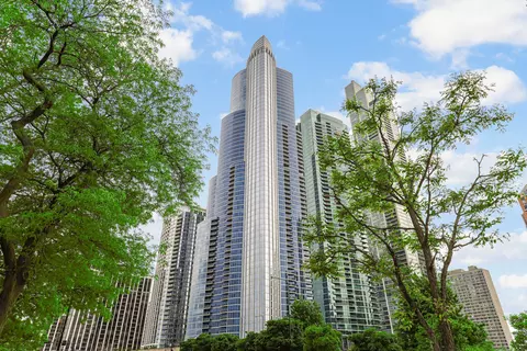1211 S Prairie Ave #4006, Chicago, IL 60605